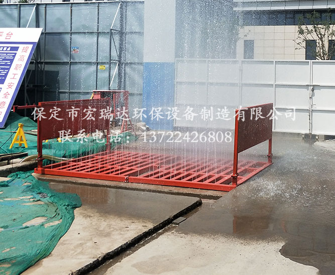 天津武清區建筑工地使用保定宏瑞達工地洗車槽進行車輛沖洗